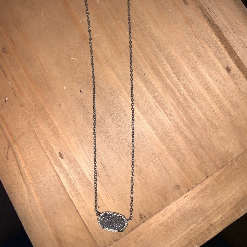 Kendra Scott necklace